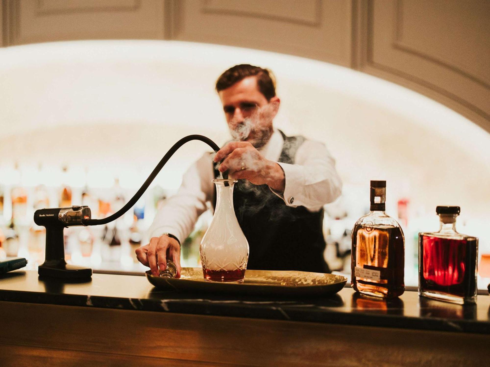 The Playford Adelaide - Mgallery Eksteriør bilde A bartender at work