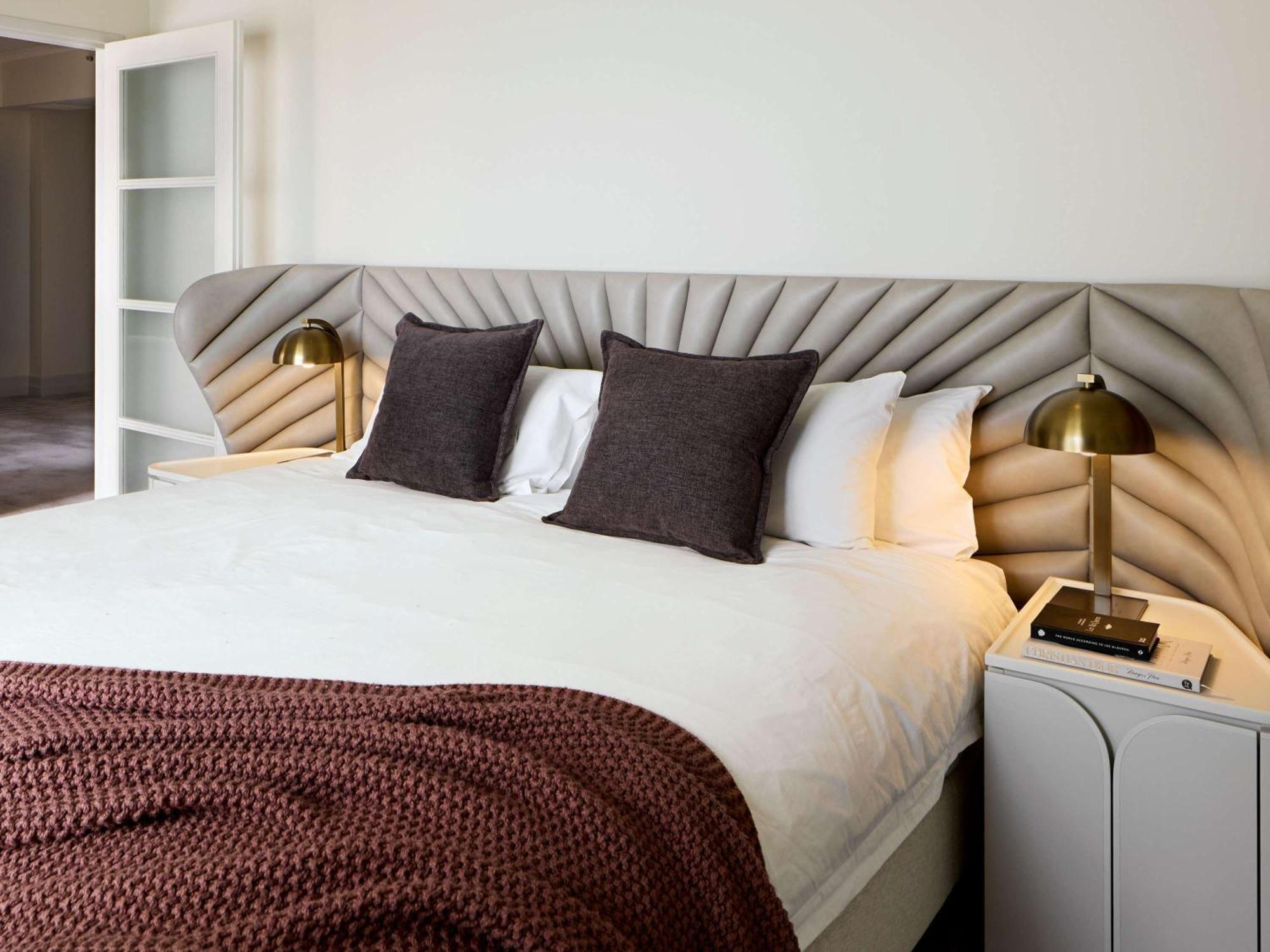 The Playford Adelaide - Mgallery Eksteriør bilde A bedroom at The Ivy Hotel